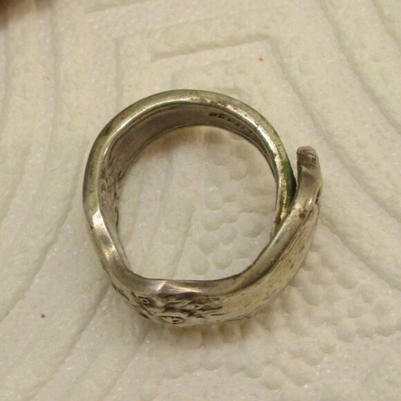 Vintage INTERNATIONAL SILVER Spoon Ring ~ HERITAGE Pattern Spoon Bypass Ring - Picture 8 of 10